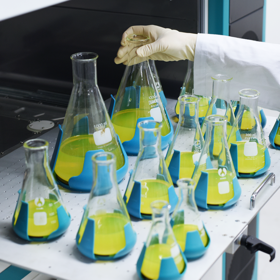 stackable shaking incubator